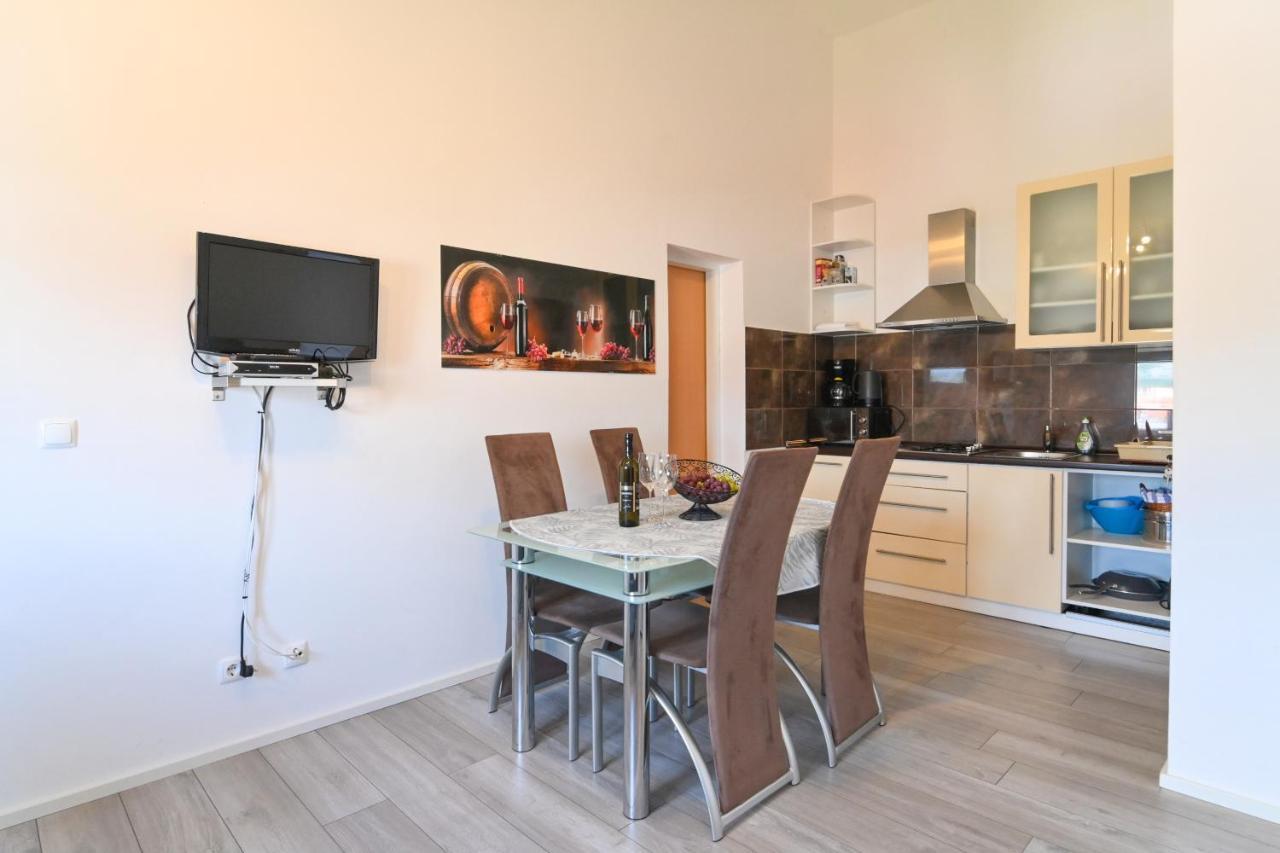 Apartments Basic Sveti Anton 88 말린스카 외부 사진